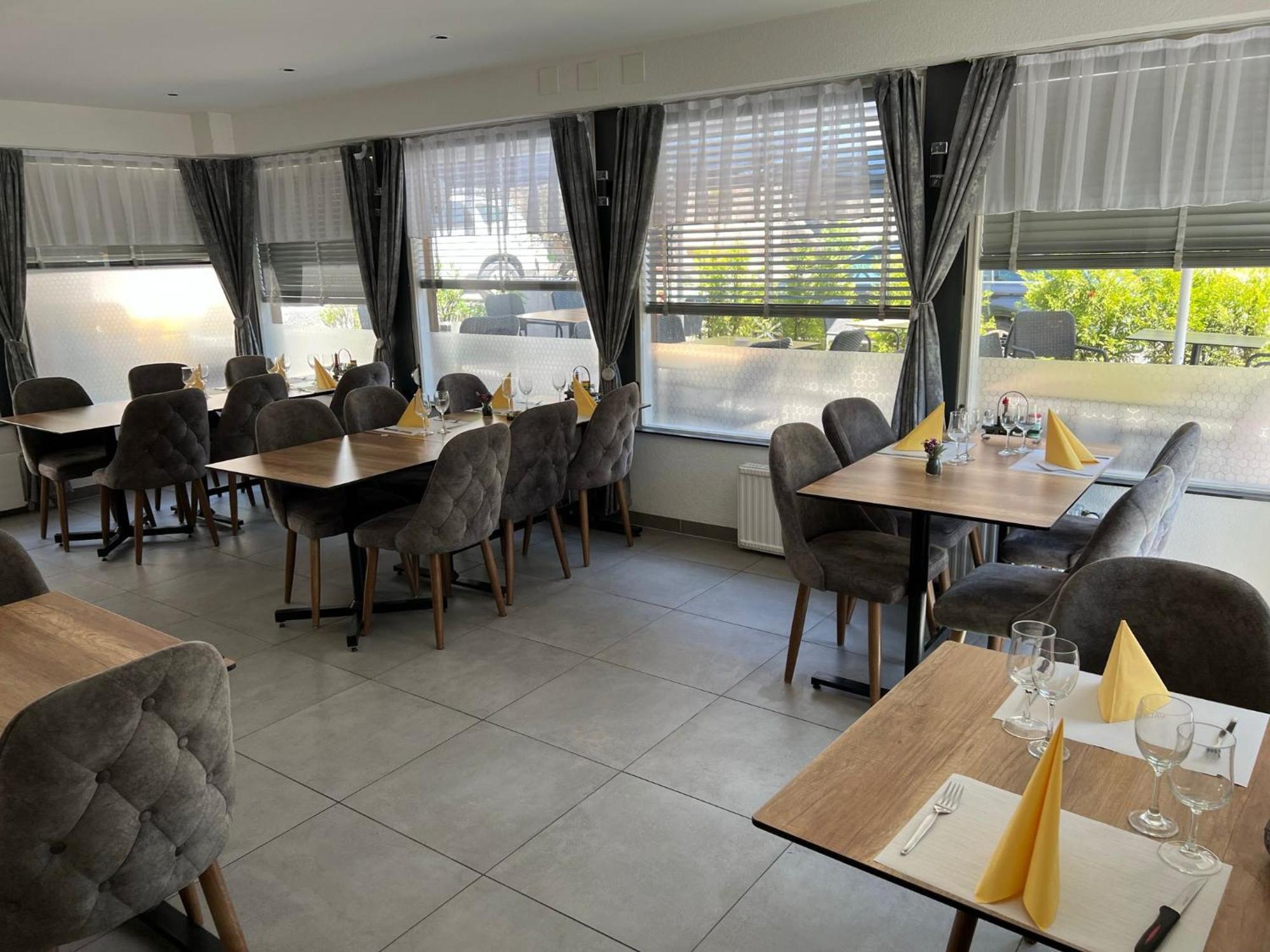 Hotel Restaurant Du Moulin Fleurier Экстерьер фото